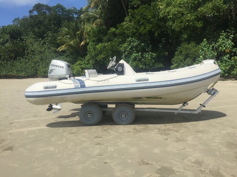 Easy work for Inflatable boat transporting